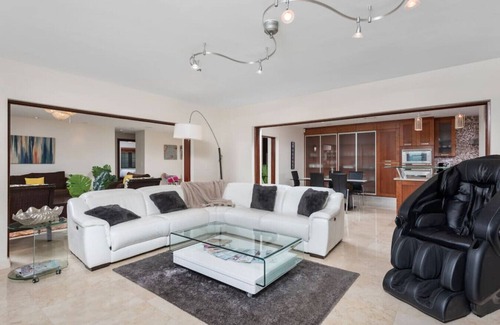 Venetian Islands House | Your Miami Paradise in Venetian!