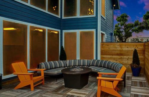 Brentwood Apartment | Modern 2B Getaway with Pool & Pet-Friendly Perks