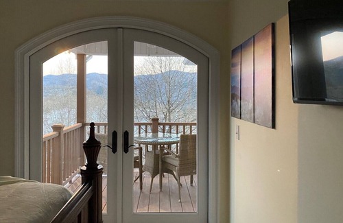 Hiawassee House | Mountain Escape: Year-Round Views and Family-Friendly Fun