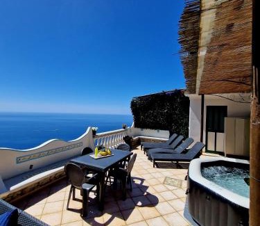 Path of the Gods House | Cozy Retreat on the Path - Guest Rated 7.8/10