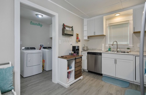 Terry Sanford House | Modern AirB&B Retreat with Spa and Kitchen in Fayetteville