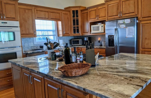 Henrico House | Idyllic 5 BR Lake Front Home with Scenic Views and Amenities