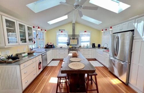 West Arlington House | Discover Your Next Peaceful Getaway with Pet-Friendly Amenities