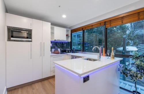 Auckland Central Business District Apartment | Your Ideal Viaduct Escape Awaits - Family Friendly Fun!