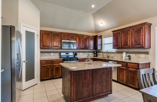 Edmond House | Relaxing Family Retreat with Kitchen & Pet-Friendly Vibe