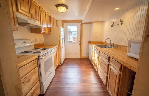 Hunter House | Experience Your Own Inn: Pet-Friendly Retreat with Spa