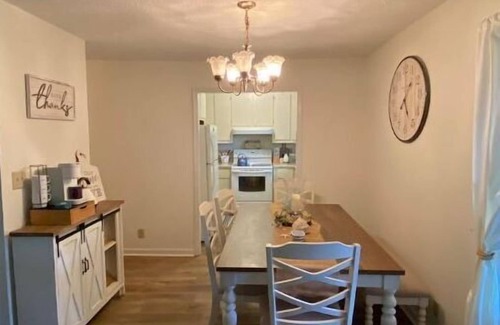 Macon House | Experience Your Own Lakehouse with Family-Friendly Amenities