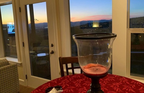 Medford House | Your own slice of paradise! Breathtaking Views!