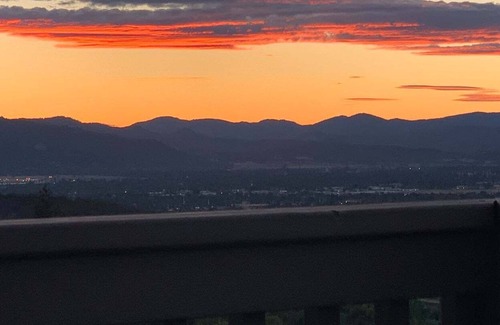 Medford House | Your own slice of paradise! Breathtaking Views!