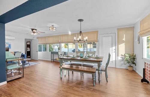 South Venice House | Idyllic Getaway in Venice - Steps from Beaches & Ocean Views