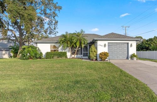 South Venice House | Idyllic Getaway in Venice - Steps from Beaches & Ocean Views