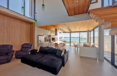 Porto Belo Villa | Relaxing Pé na Areia Retreat with Ocean Views & Pool Access