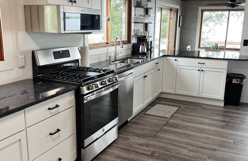 Shawano Cottage | Charming Lakefront Cottage with Spa Near Lambeau Field