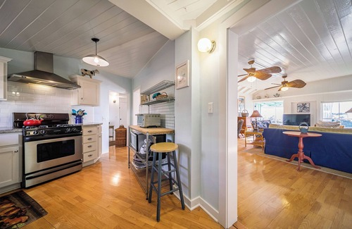 Laguna Beach Cottage | Steps to Heisler Park with Oceanview and Pool Amenities