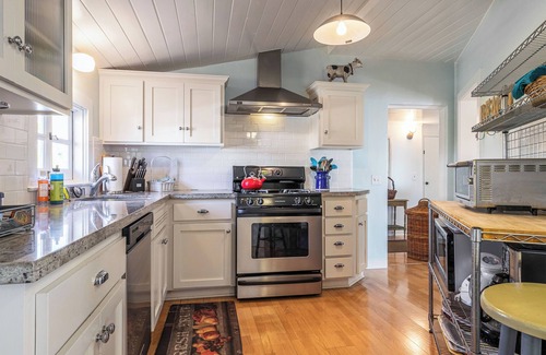 Laguna Beach Cottage | Steps to Heisler Park with Oceanview and Pool Amenities