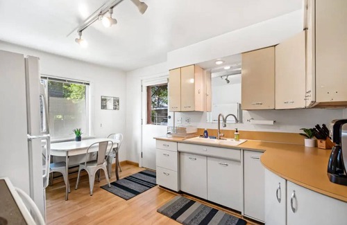 Cliff - Cannon Apartment | Discover Your Ideal Getaway in Spokane with Ocean Views
