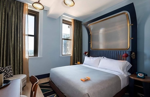 Center City Hotel | Kickstart Your Philly Adventure with Pet-Friendly Comfort!