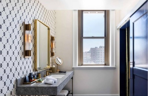 Center City Hotel | Kickstart Your Philly Adventure with Pet-Friendly Comfort!
