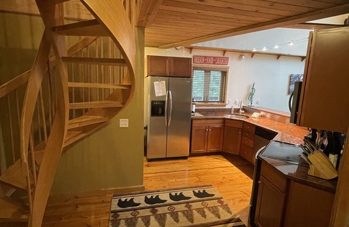 Lock Haven Ski Chalet | Discover Your Perfect Pine Creek Escape with Pools & Pets
