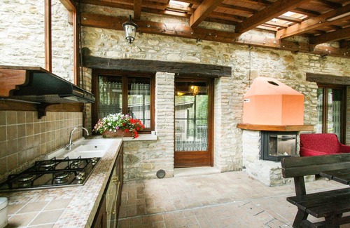 Urbania House | Belvilla by OYO Verdi: Family-Friendly Stay with Pool