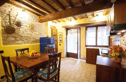 Urbania House | Belvilla by OYO Verdi: Family-Friendly Stay with Pool