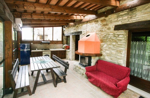 Urbania House | Belvilla by OYO Verdi: Family-Friendly Stay with Pool