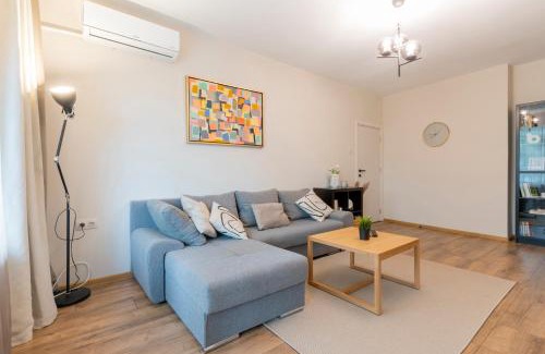 rayon Triaditsa Apartment | Your Place: Family-Friendly Retreat with Top Ratings