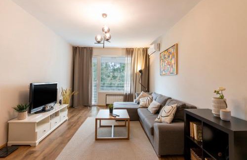 rayon Triaditsa Apartment | Your Place: Family-Friendly Retreat with Top Ratings