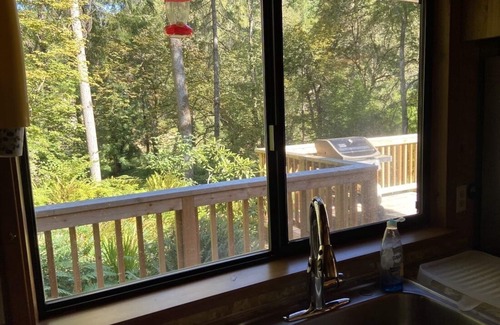 Merlin House | Family-Friendly Getaway on the Scenic Rogue River