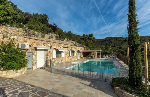 Marciana Marina Apartment | Discover Borgo dell'Uccellaia - Ambra with Pool & Breakfast