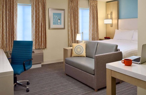 Andover Hotel | Your Perfect Merrimac River Retreat with Pool Access
