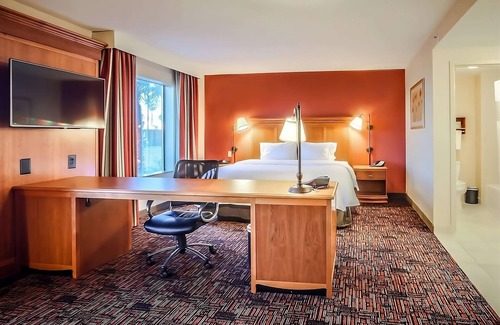 Tomball Hotel | Your Perfect Retreat: Pool, Pet-Friendly & Breakfast! 