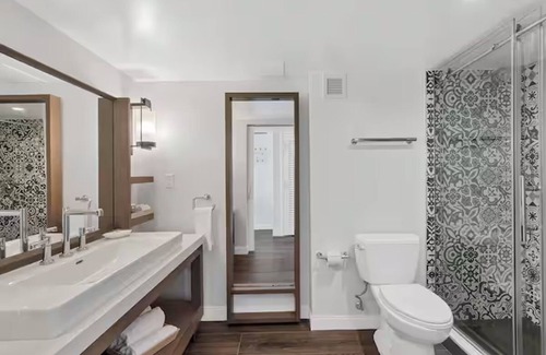 Rock Harbor Hotel | Relaxing Oceanfront Retreat with 2 Pools & Pet-Friendly Units