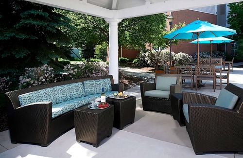 Waukegan Apartment | Your Ideal Retreat: Outdoor Pool, Pet-Friendly & Breakfast