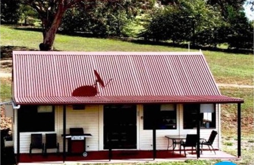 Kains Flat Cabin | Relaxing Rural Retreat: Pet & Child Friendly Getaway