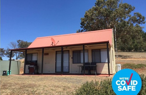 Kains Flat Cabin | Relaxing Rural Retreat: Pet & Child Friendly Getaway