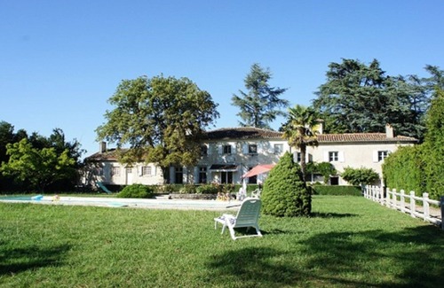Vielmur-sur-Agout House | Experience Relaxation in Your Room at Lauze with Ocean Views