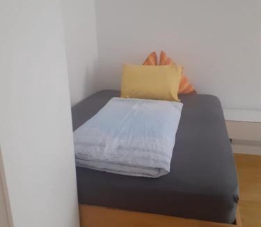 Roßau Apartment | Welcoming Sunny Retreat for Families with High Guest Ratings