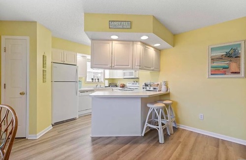 Cherry Grove Beach Condo | Beach Bliss: Your Private Oasis with Ocean Views & Pool