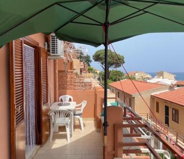 Acquarone Apartment | Pet-Friendly Retreat - Your Temporary Home by the Seaside