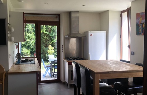 Conjux Cottage | Relaxing Retreat by the Lake of Aix les Bains: Pet Friendly