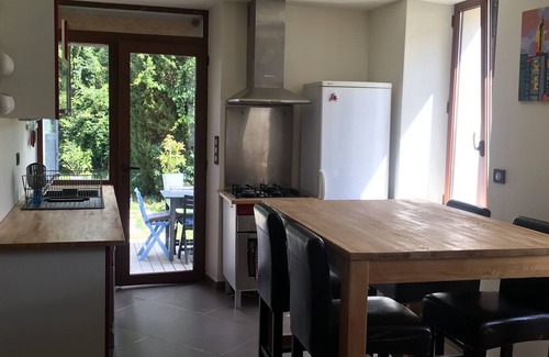 Conjux Cottage | Relaxing Retreat by the Lake of Aix les Bains: Pet Friendly