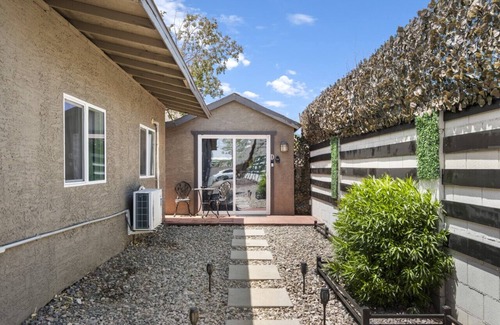 Garfield House | Cozy Downtown Retreat with Backyard - Pet Friendly Stay