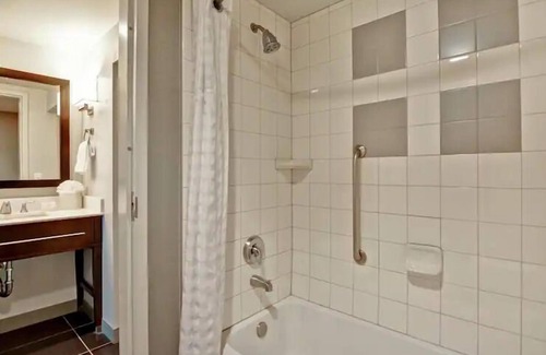 McNeil Hotel | Your Ultimate Resort Destination:Free Parking and Breakfast,Full Kitchen,Pool