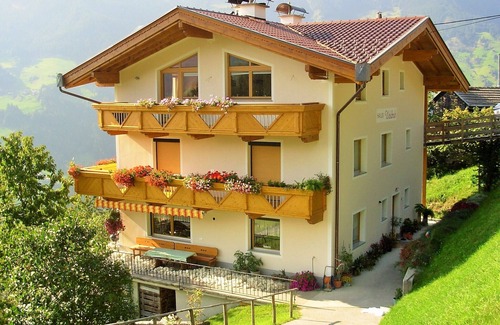 Hainzenberg House | Your Ideal Retreat in Zillertal's Ski and Hiking Haven