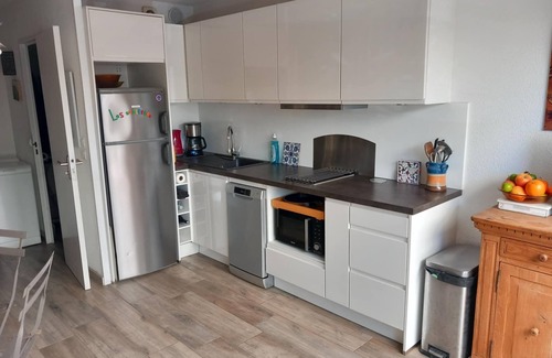 Frontignan House | Your Perfect Getaway: Steps from the Beach and Pet Friendly!