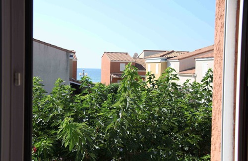 Frontignan House | Your Perfect Getaway: Steps from the Beach and Pet Friendly!