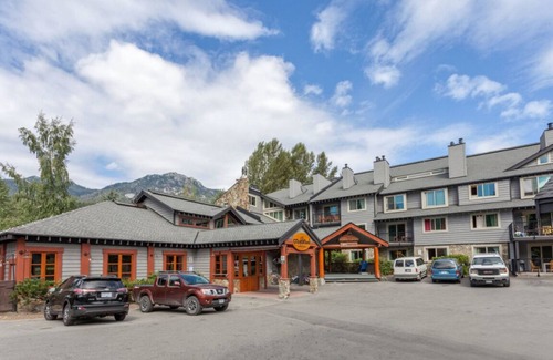 Whistler Creekside Condo | Your Ideal Whistler Getaway: Steps to the Lift & Amenities