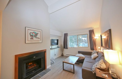 Whistler Creekside Condo | Your Ideal Whistler Getaway: Steps to the Lift & Amenities