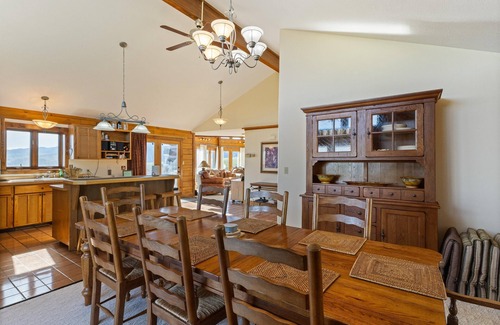 Wineglass House | Book Yellowstone Country for Families: Pools & Spas Await!